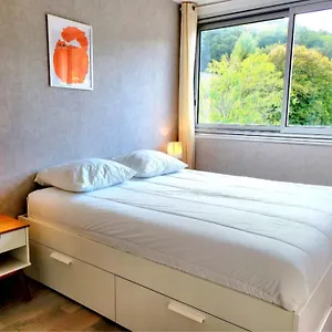 Appartement F2 Lumineux Avec Vue- Puy-de-dome A 10 Min - Parking Gratuit, Royat